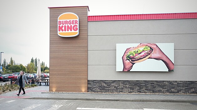 V Příšovicích u dálniční trasy mezi Prahou a Turnovem otevřely své nové provozovny restaurace s rychlým občerstvením Burger King a KFC.