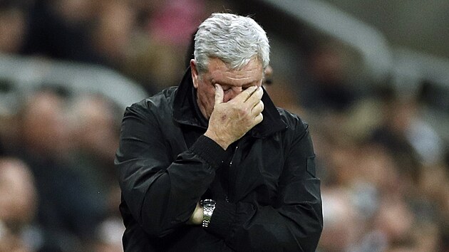 Trenr fotbalist Newcastlu Steve Bruce.