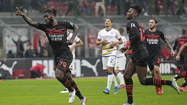 Franck Kessie z AC Miln vyrovnv po penalt na 2:2 s Veronou.