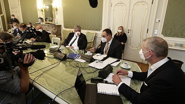Jednání senátní komise pro Ústavu, která začala řešit odebrání pravomocí prezidentovi Miloši Zemanovi.