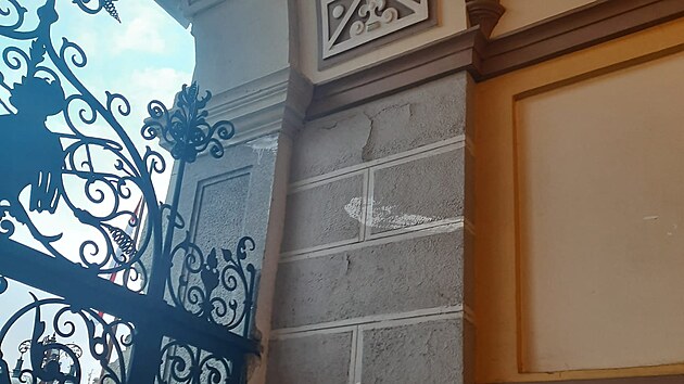Libereckou radnici potsnil vandal blou barvou.