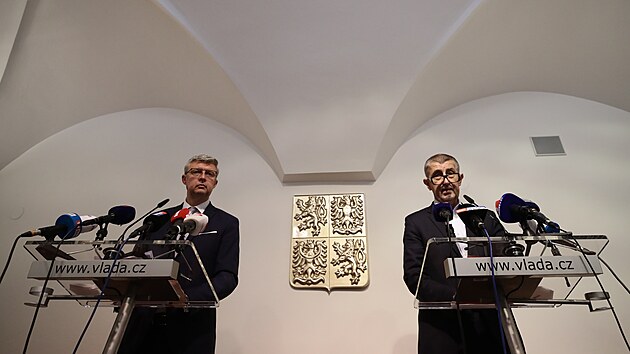 Premir Andrej Babi a ministr Karel Havlek  promluvili na tiskov konferenci k ukonen innosti spolenosti Bohemia Energy. (13. jna 2021)