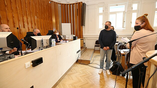 Okresní soud v Litoměřicích - začalo hlavní líčení s 27 obžalovanými v obří dotační kauze ROP Severozápad. Na snímku uprostřed Petr Kušnierz. (19.10.2021)