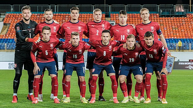 Sestava eskch fotbalist pro utkn kvalifikace MS proti Blorusko na stadionu v Kazani: zleva nahoe: Vaclk, elstka, Schick, Zima, Hloek, Souek, zleva dole: Wiesner, Sadlek, Peek, Vydra a Matj.