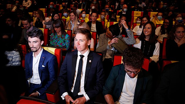 Julian Alaphilippe, Tadej Pogačar a Mark Cavendish během prezentace trasy Tour de France 2022.