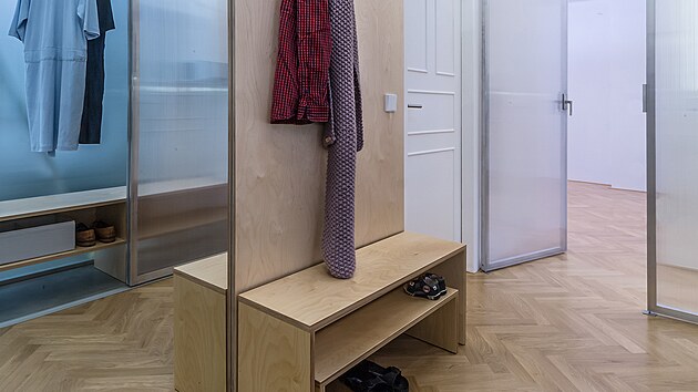 Velmi jednodu�e je za��zen� chodbov� odkl�dac� prostor.