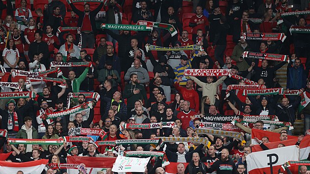 Maďarští fanoušci ve Wembley.
