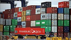 V největším britském přístavu Felixstowe se kvůli nedostatku řidičů hromadí... | na serveru Lidovky.cz | aktuální zprávy