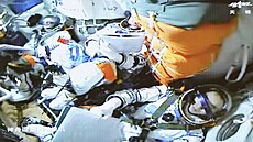 ínská lo en-ou 13 letla z ínského kosmodromu iou-chüan na vesmírnou...