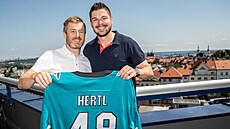 Agent Robert Spálenka a hokejový útoník Tomá Hertl ze San Jose.
