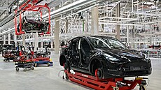 Tesla v Grünheide chystá výrobu svých elektromobilů.