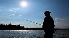 Kdo se chce stát rybářem, musí splňovat přísná pravidla stanovená zákonem a...