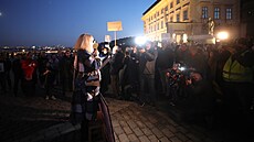 Protest ped Praským hradem proti chování úedník Kanceláe prezidenta...