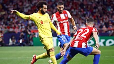Mohammed Salah (Liverpool) napahuje ke stele v duelu s Atlétikem Madrid.