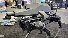 Americká firma Ghost Robotics ukázala robotického psa ozbrojeného...