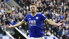 Jamie Vardy z Leicesteru se raduje po vst�elení vít�zného gólu proti...