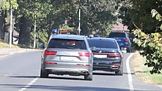 Premiér Andrej Babi odjídí z Lán. (10. íjna 2021)