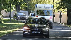 P�evoz prezidenta Milo�e Zemana do Úst�ední vojenské nemocnice v Praze. (10....