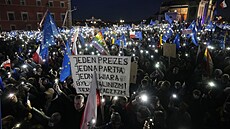 Lidé ve Varšavě demonstrují na obranu členství Polska v EU. (10. října 2021) | na serveru Lidovky.cz | aktuální zprávy