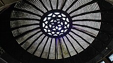 Breda, secesní obchodní d�m v centru Opavy je uzav�ený a chátrá. Na jeho stavu...