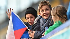 Utkání �eské a anglické �dvacítky� sledovalo v Teplicích p�evá�n� d�tské...