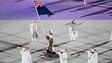 Sportovci z Cookových ostrov� p�i slavnostním zahájení olympijských her v Tokiu.