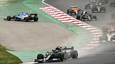 Momentka z Velké ceny Turecka formule 1, v ele je Valtteri Bottas.