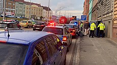 Mu pecházel silnici ve Skvranské ulici, po stetu s tramvají na míst...