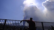 Ze sopky na španělském ostrově La Palma teče nový proud lávy. Sopka vybuchla...