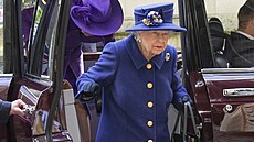 Královna Albta II. pi píjezdu do Westminsterského opatství (Londýn, 12....