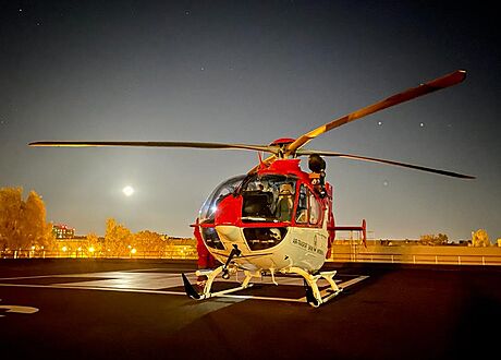 Vrtulníky záchranné sluby pistávaly u zranných motorká. (22. íjna 2021)