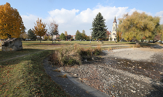 Oblíbený duchcovský park u rybníka Barbora eká celková revitalizace.