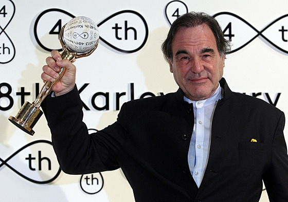 Oliver Stone s cenou ze 48. ro�níku filmového festivalu v Karlových Varech (6....