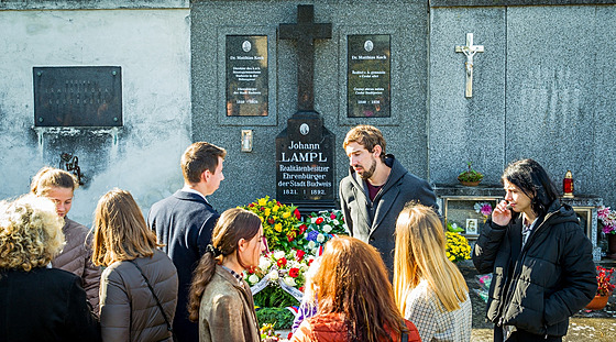 O obnovu hrobky, kde je pochovaný Matthias Koch, se zaslouili studenti...