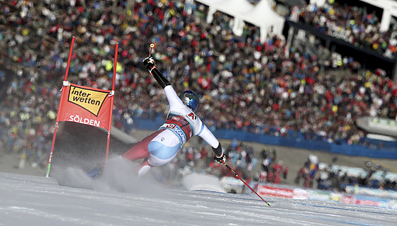 výcarský lya Marco Odermatt na trati obího slalomu v Söldenu