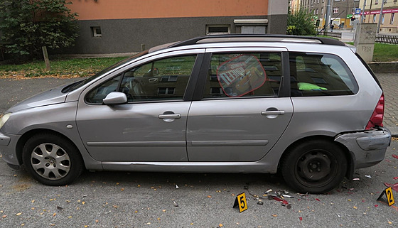 Třiatřicetiletý recidivista ujížděl v Plzni před policisty. V autě vezl kradené...