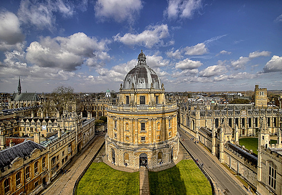 Oxfordskou univerzitu navtvuje piblin 21 000 student ze 160 zemí.