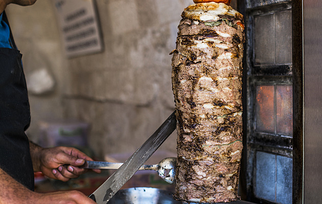 Baklava bez oříšků a placka s vůní masa. Turci začali nabízet chudé verze