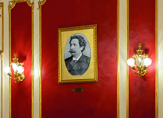 Křeslo se jménem v hledišti. Zrekonstruovaná Státní opera láká na benefity