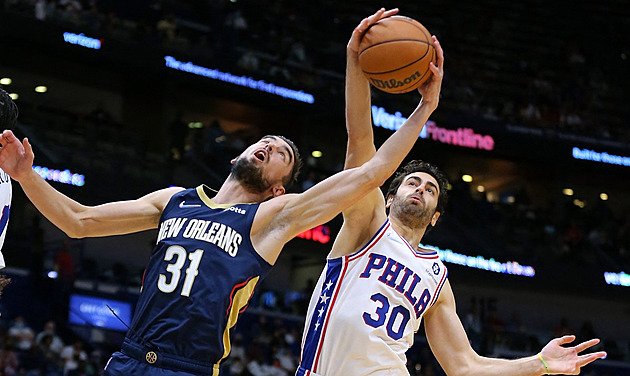 Krejčí debutoval v NBA, Satoranský se dostal k jediné střele