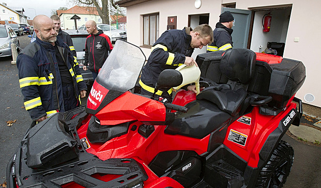 Policisté, hasii a dalí lidé pátrali po ztracené osmileté dívce z Nmecka. V...