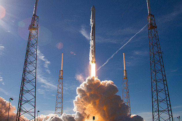 NASA se bojí výbuchu Starship. SpaceX tak připraví další rampu pro Crew Dragon