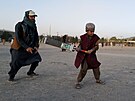 Obyvatelé Kábulu hrají kriket (22. íjna 2021)