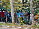 Migranttí pracovníci ekají na testování na covid-19. Singapur se potýká s...