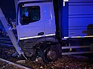 V ulici Podolsk nbe v Praze dolo k nehod nkladnho automobilu....