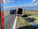 Pevrácený kamion na Mladoboleslavsku zpsobil nehodu dalích dvou vozidel....