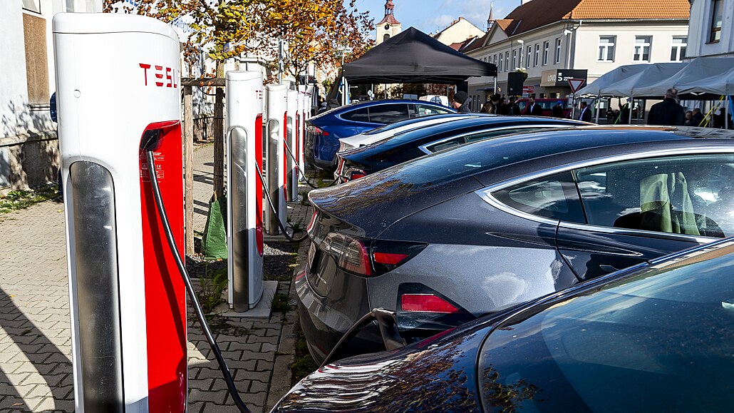 Nejlepší nabíječka v ČR otevřela, elektroauta napájí energií z vody