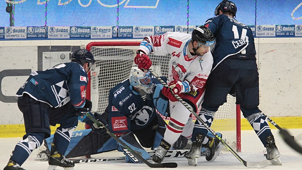 ONLINE: Třinec znovu slaví, Plzeň přejela Olomouc. Kometa drtí Boleslav