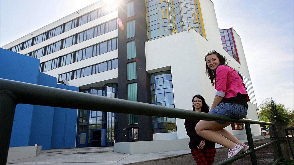 Studenti bojují o netradiční cenu, nejlepší bude řídit stáčírnu minerálky