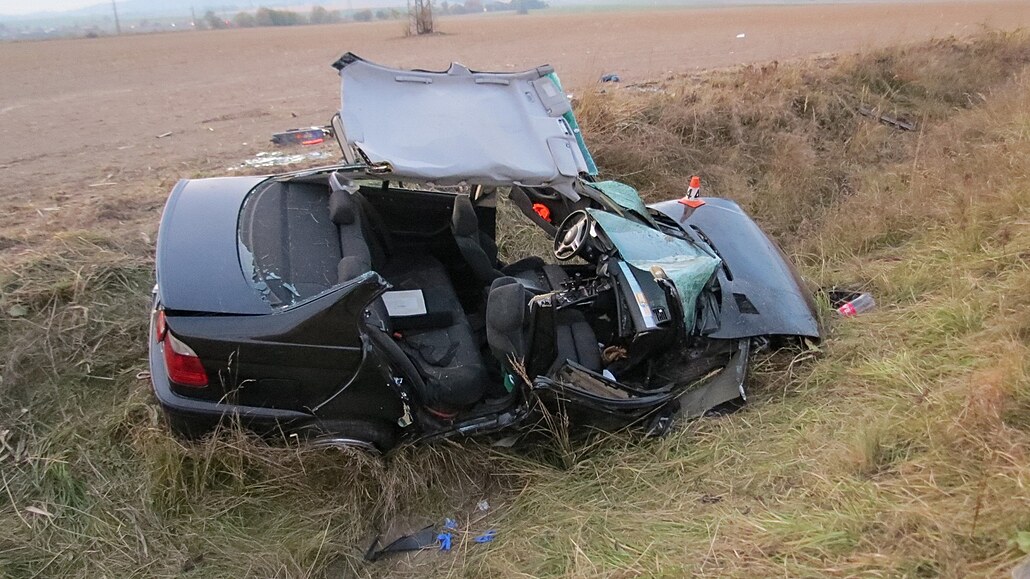 Sotva plnoletý řidič na Šumpersku nezvládl řízení, vyjel ze silnice a vůz se...